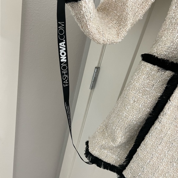 Fashion Nova Luxe collection Dress/coat - Picture 7 of 7